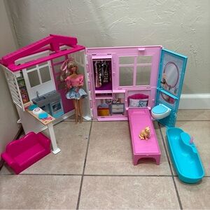 Barbie Folding Getaway Portable Playhouse w/ Bed , Extras &  1966 Vintage Barbie